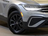 Used 2023 Volkswagen Tiguan SE w/ Panoramic Sunroof Package image 3