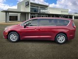 Used 2023 Chrysler Pacifica Touring-L image 4