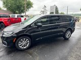 New 2025 Chrysler Pacifica Select image 4