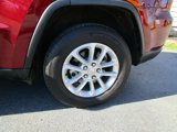 Used 2021 Jeep Grand Cherokee Laredo image 2
