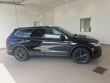 Used 2022 Volkswagen Tiguan SE image 2