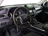 Used 2023 Toyota Highlander L image 6