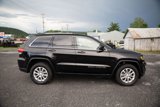 Used 2021 Jeep Grand Cherokee Laredo image 2