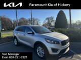 Used 2017 Kia Sorento L image 2