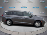 Used 2023 Chrysler Pacifica Touring-L image 2