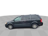 Used 2009 Chrysler Town & Country Touring image 5