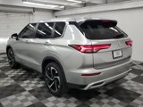 Used 2023 Mitsubishi Outlander SE image 4