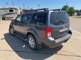 Used 2010 Nissan Pathfinder SE image 4