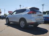 Used 2017 Nissan Rogue SV image 4