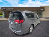 Used 2017 Chrysler Pacifica Touring-L image 5