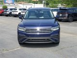 Used 2022 Volkswagen Tiguan SE image 2