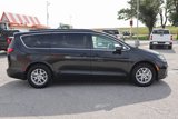 Used 2022 Chrysler Pacifica Touring-L image 5