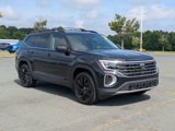 Used 2024 Volkswagen Atlas SE w/ Panoramic Sunroof Package image 2