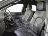 Certified 2024 Porsche Macan image 5