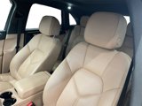 Certified 2022 Porsche Macan image 5