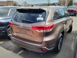 Used 2018 Toyota Highlander XLE image 2