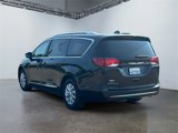 Used 2018 Chrysler Pacifica Touring-L w/ Advanced Safetytec Group image 3