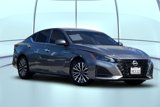 Used 2023 Nissan Altima 2.5 SV image 2
