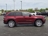 Used 2022 Jeep Grand Cherokee Limited w/ Luxury Tech Group II image 2