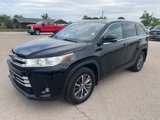 Used 2018 Toyota Highlander XLE image 3
