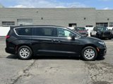 Used 2023 Chrysler Pacifica Touring-L image 2