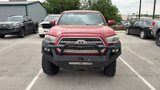 Used 2017 Toyota Tacoma TRD Off-Road image 2