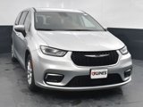 Used 2023 Chrysler Pacifica Touring-L image 2