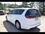 Used 2023 Chrysler Pacifica Touring-L image 4