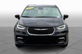 Used 2023 Chrysler Pacifica Touring-L image 3