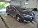Used 2019 Chrysler Pacifica Touring-L image 3
