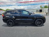 Used 2021 Jeep Grand Cherokee Laredo X image 2