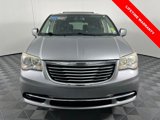 Used 2013 Chrysler Town & Country Touring image 3