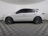 Used 2022 Porsche Cayenne Coupe image 2