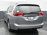 Used 2017 Chrysler Pacifica Touring-L image 4
