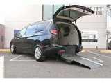 Used 2022 Chrysler Pacifica Touring-L image 2