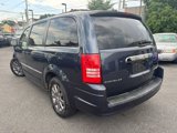 Used 2009 Chrysler Town & Country Touring image 3