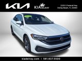Used 2023 Volkswagen Jetta SE image 3