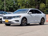 Used 2022 Volkswagen Passat 2.0T SE image 2