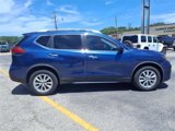 Used 2017 Nissan Rogue SV image 2