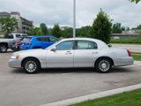 Used 2002 Lincoln Town Car Signature image 4