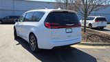 Used 2022 Chrysler Pacifica Limited image 2