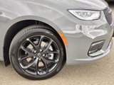 New 2025 Chrysler Pacifica Limited image 3