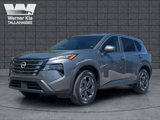 Used 2024 Nissan Rogue SV image 2
