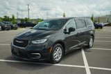 Used 2023 Chrysler Pacifica Touring-L image 3