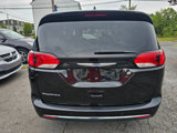 Used 2018 Chrysler Pacifica Touring-L image 6