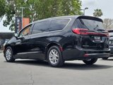 Used 2023 Chrysler Pacifica Touring-L image 2