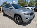 Used 2021 Jeep Grand Cherokee Limited w/ Luxury Group II image 2