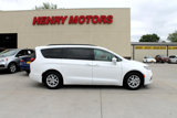 Used 2022 Chrysler Pacifica Touring-L image 3