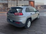 Used 2016 Jeep Cherokee Sport image 4