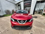 Used 2017 Nissan Rogue Sport SV image 2